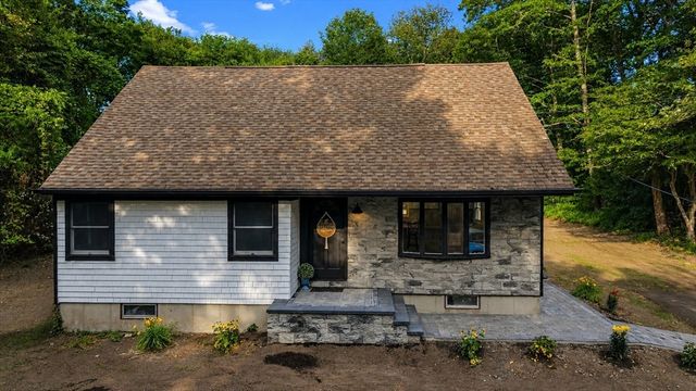 380 Brayton Rd, Tiverton, RI 02878