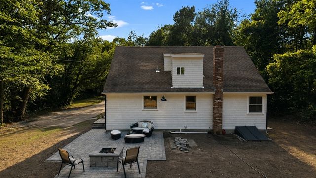 380 Brayton Rd, Tiverton, RI 02878