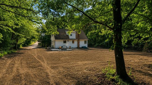 380 Brayton Rd, Tiverton, RI 02878