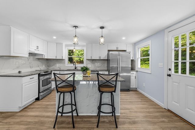 380 Brayton Rd, Tiverton, RI 02878