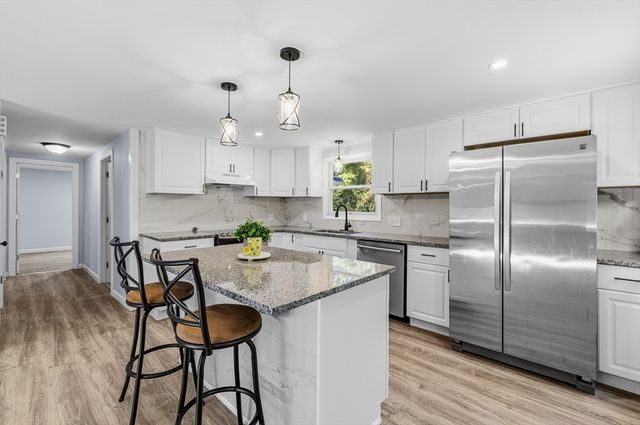 380 Brayton Rd, Tiverton, RI 02878