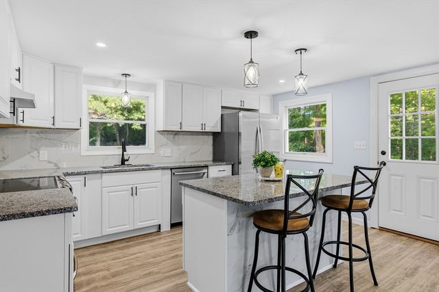 380 Brayton Rd, Tiverton, RI 02878