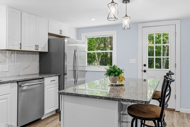 380 Brayton Rd, Tiverton, RI 02878
