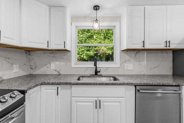380 Brayton Rd, Tiverton, RI 02878