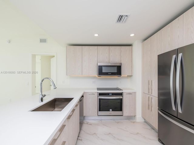 2000 S Metropica Way 2007, Sunrise, FL 33323
