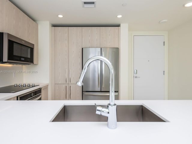 2000 S Metropica Way 2007, Sunrise, FL 33323