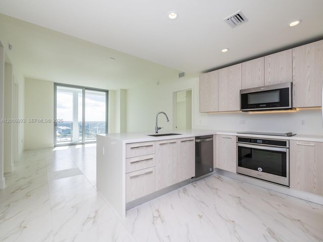 2000 S Metropica Way 2007, Sunrise, FL 33323