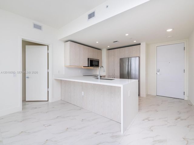 2000 S Metropica Way 2007, Sunrise, FL 33323
