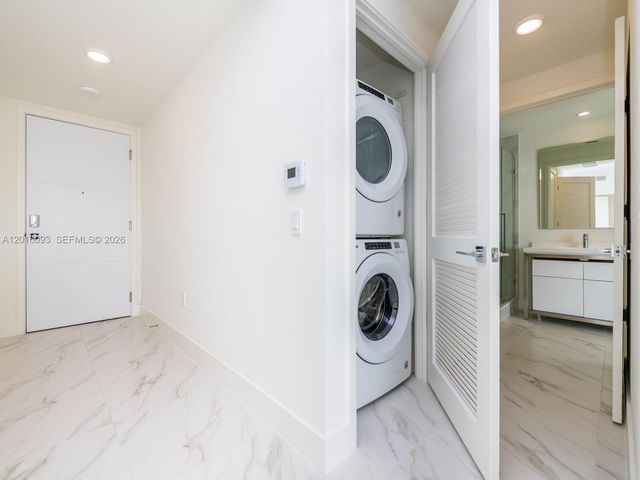 2000 S Metropica Way 2007, Sunrise, FL 33323