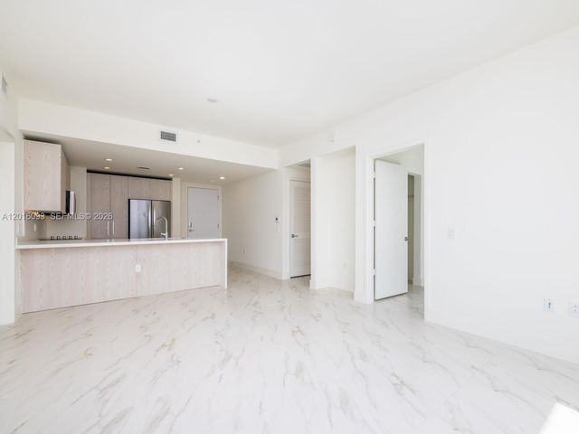 2000 S Metropica Way 2007, Sunrise, FL 33323