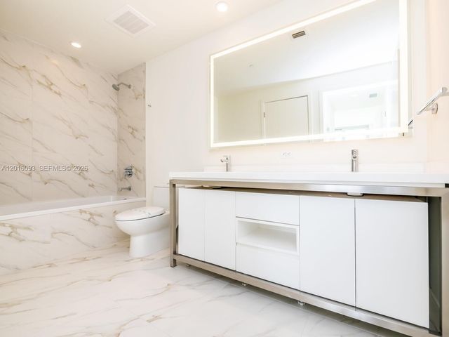 2000 S Metropica Way 2007, Sunrise, FL 33323