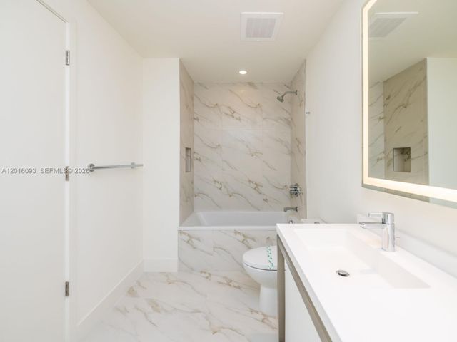 2000 S Metropica Way 2007, Sunrise, FL 33323