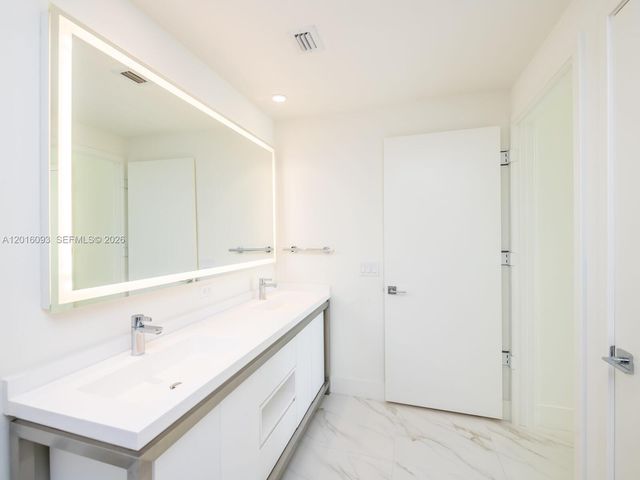 2000 S Metropica Way 2007, Sunrise, FL 33323
