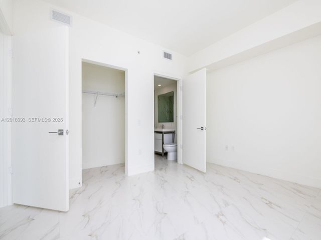 2000 S Metropica Way 2007, Sunrise, FL 33323