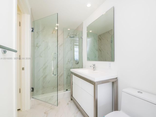 2000 S Metropica Way 2007, Sunrise, FL 33323
