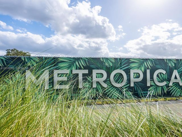 2000 S Metropica Way 2007, Sunrise, FL 33323