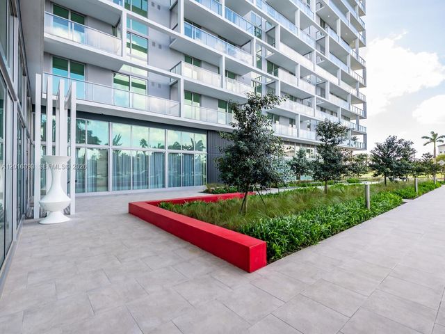 2000 S Metropica Way 2007, Sunrise, FL 33323