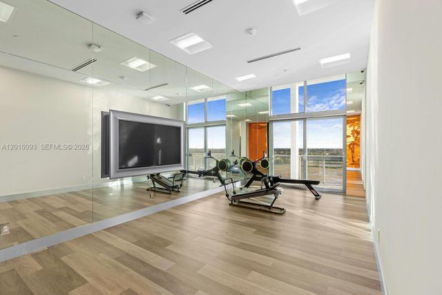 2000 S Metropica Way 2007, Sunrise, FL 33323