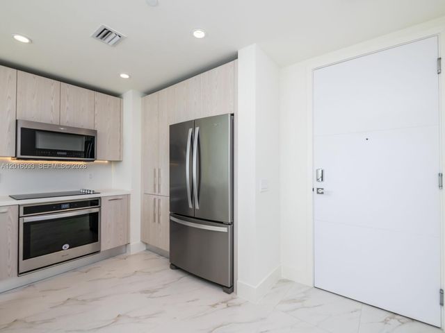 2000 S Metropica Way 2007, Sunrise, FL 33323