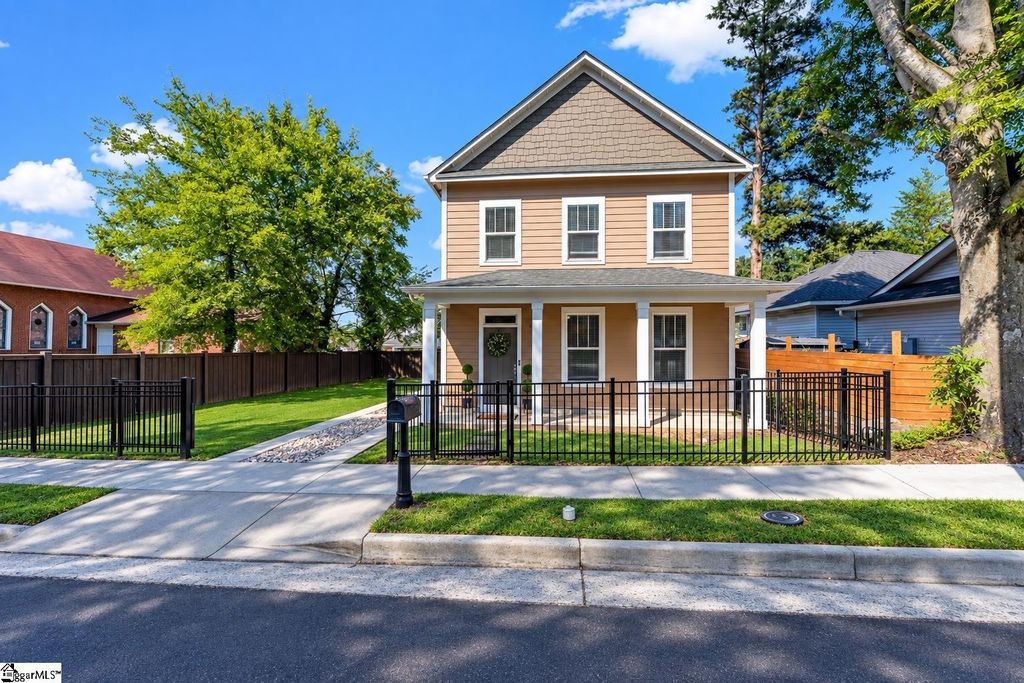 305 Pine Street, Greenville, SC 29601