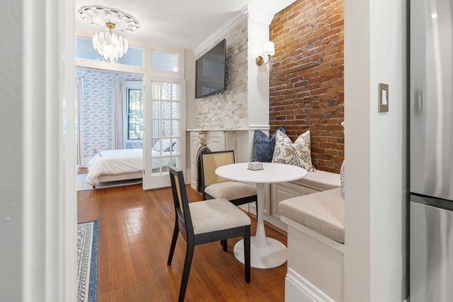 15 Concord Square A, Boston, MA 02118