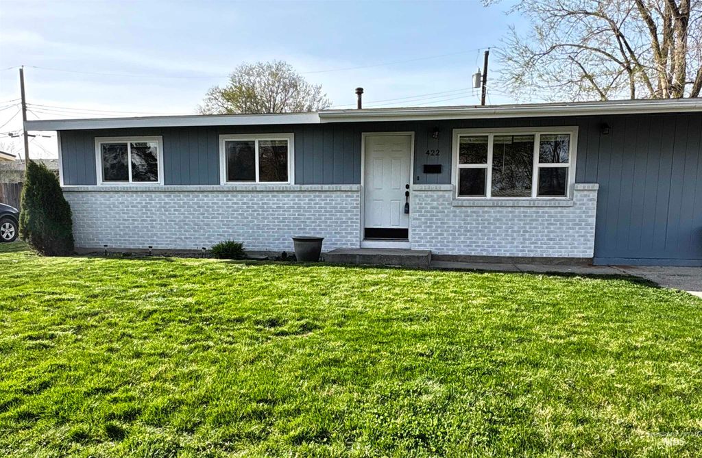 422 W 3rd N, Mountain Home, ID 83647