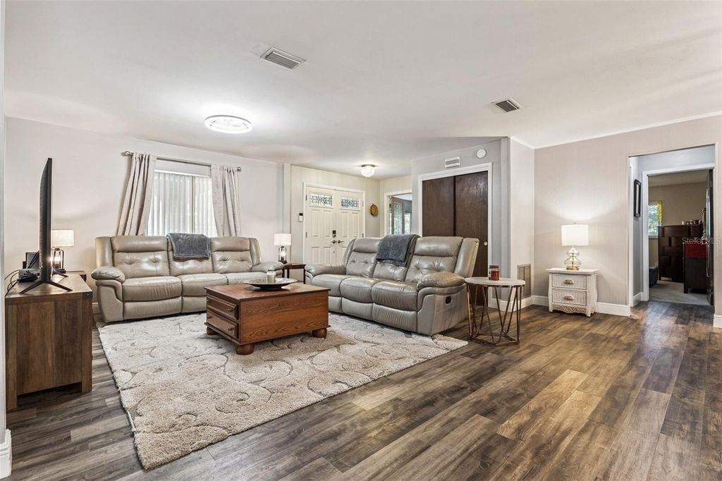 Image 11 of property listing at 76 SWEETBRIAR BRANCH, Longwood, FL 32750