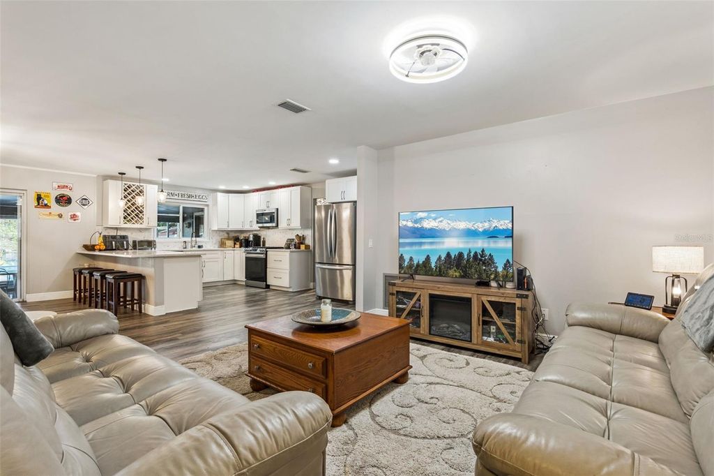 Image 4 of property listing at 76 SWEETBRIAR BRANCH, Longwood, FL 32750