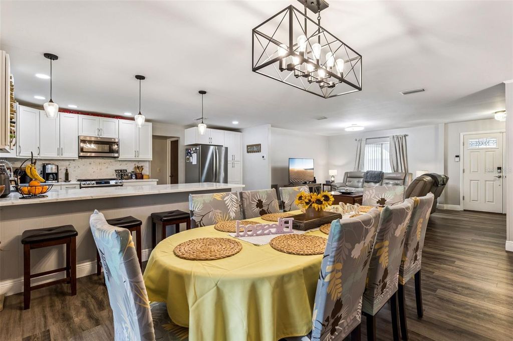 Image 5 of property listing at 76 SWEETBRIAR BRANCH, Longwood, FL 32750