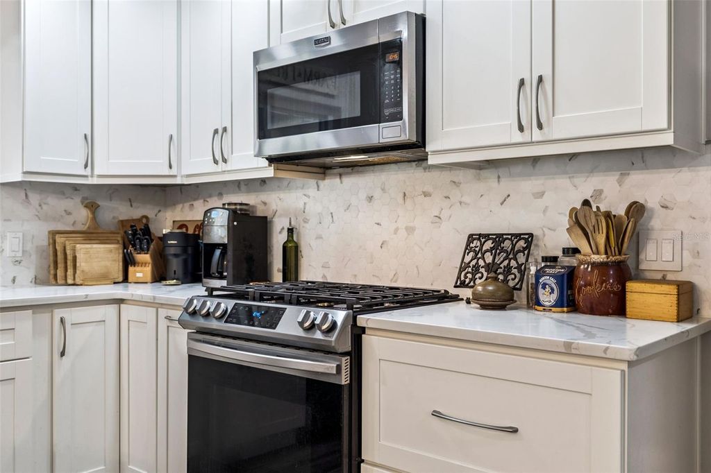 Image 9 of property listing at 76 SWEETBRIAR BRANCH, Longwood, FL 32750