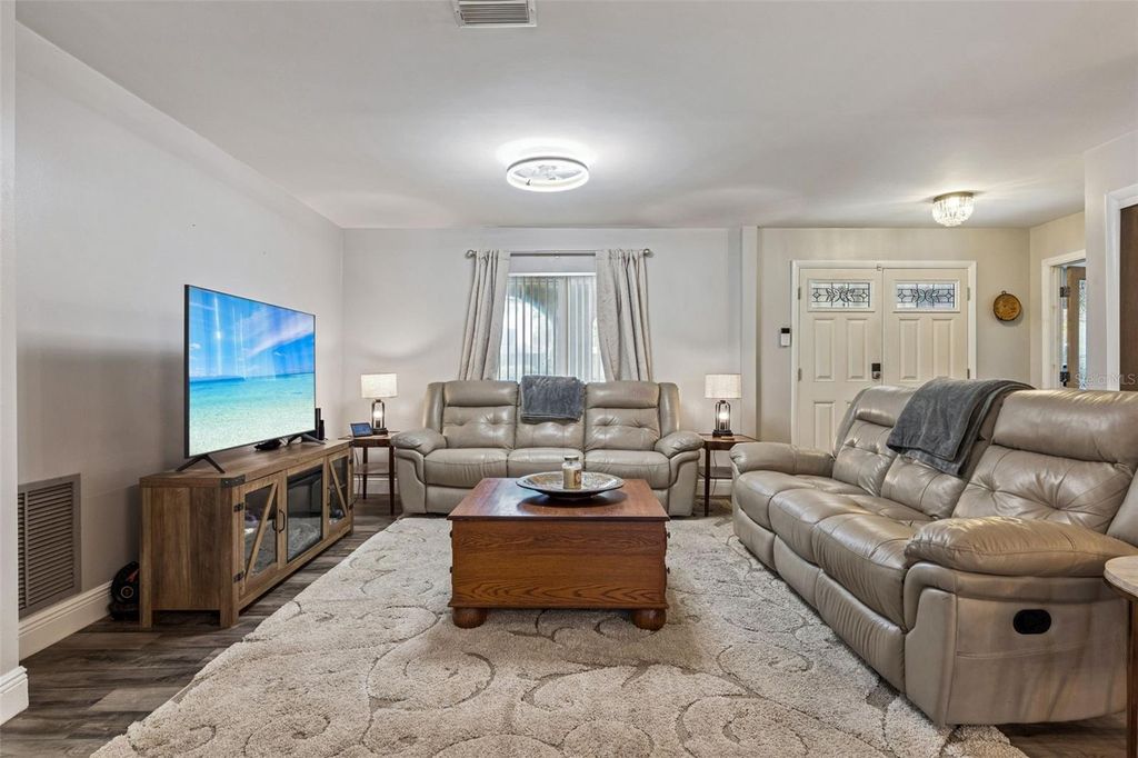 Image 10 of property listing at 76 SWEETBRIAR BRANCH, Longwood, FL 32750