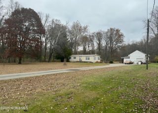 1809 S Berkey Southern Road, Swanton, OH 43558