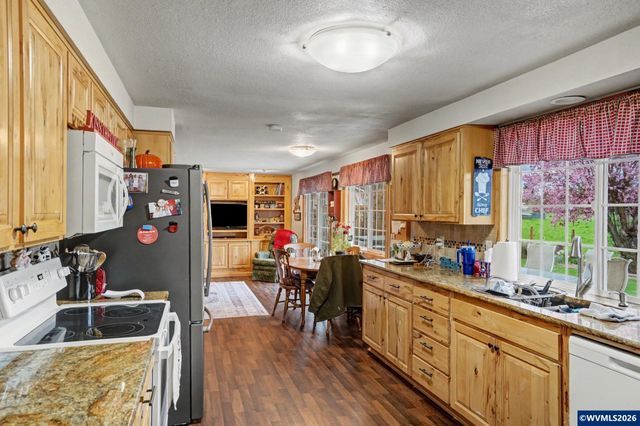 640 S Pershing St, Mt Angel, OR 97362