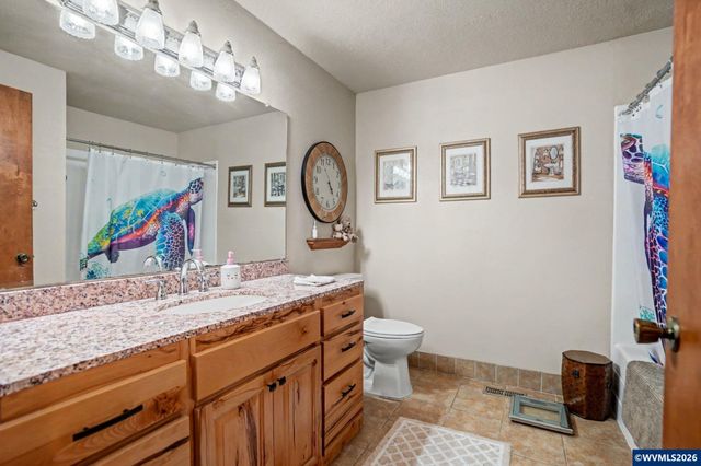 640 S Pershing St, Mt Angel, OR 97362