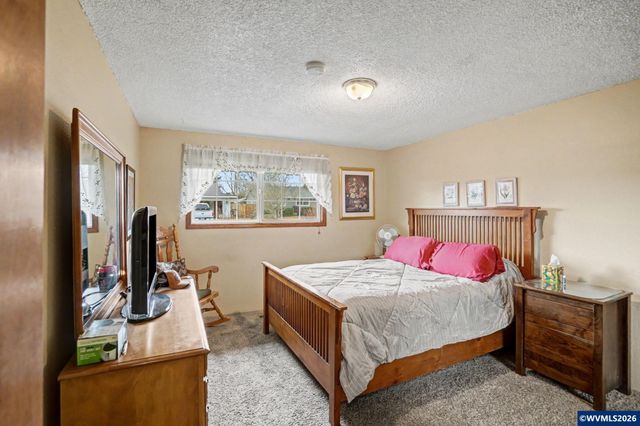 640 S Pershing St, Mt Angel, OR 97362