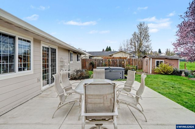 640 S Pershing St, Mt Angel, OR 97362