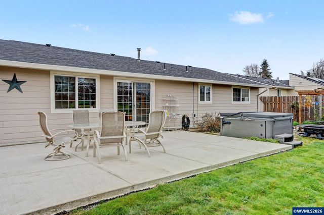 640 S Pershing St, Mt Angel, OR 97362