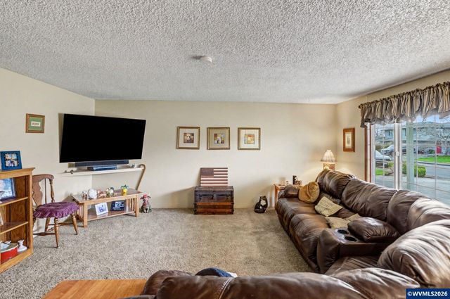 640 S Pershing St, Mt Angel, OR 97362