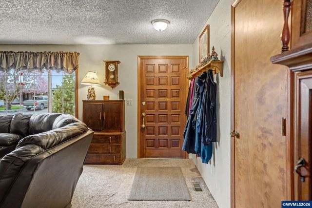 640 S Pershing St, Mt Angel, OR 97362