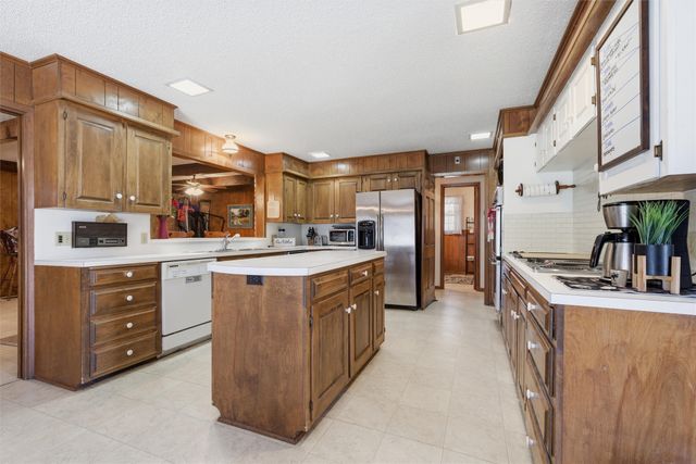 2210 White Street, Clifton, TX 76634