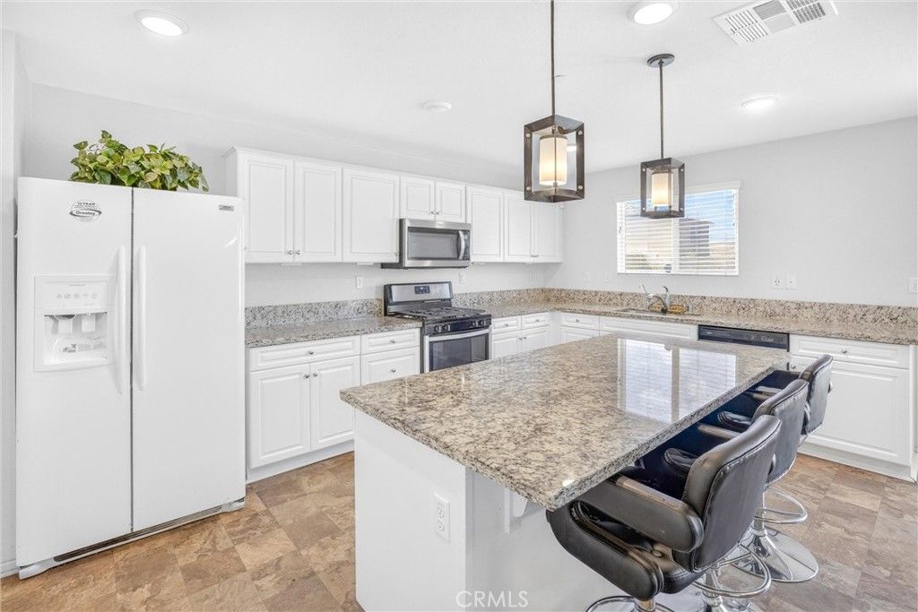Image 25 of property listing at 14482 Sweetgrass Place, Victorville, CA 92394