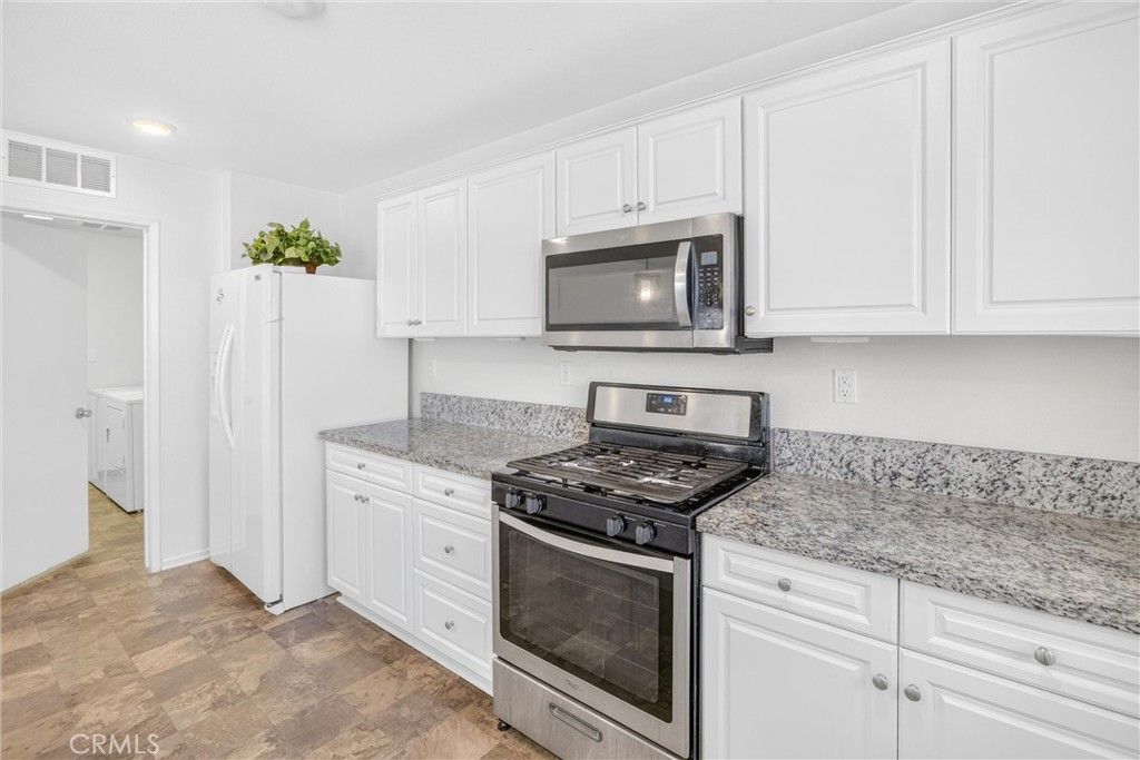 Image 27 of property listing at 14482 Sweetgrass Place, Victorville, CA 92394