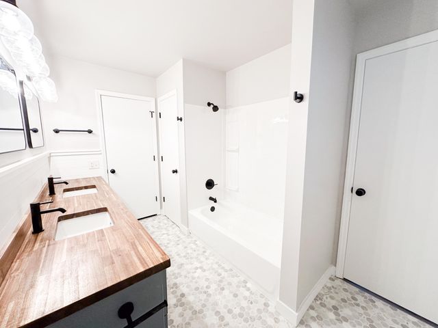 2618 WHITE GATE DR, Columbia, MO 65202