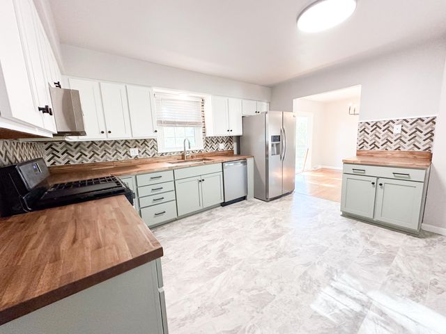 2618 WHITE GATE DR, Columbia, MO 65202