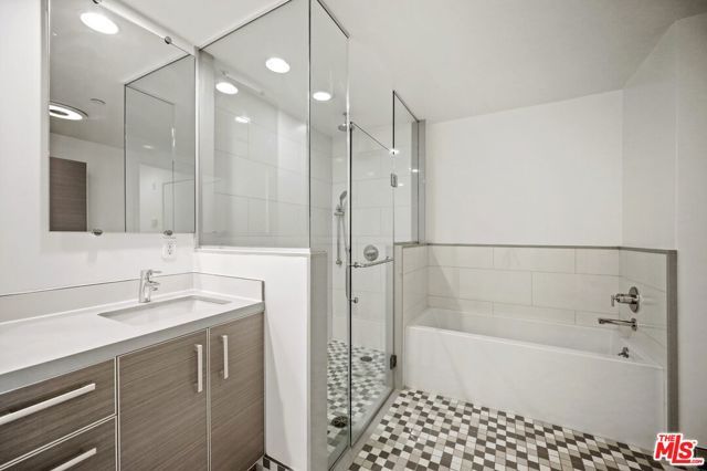 11818 Dorothy Street 303, Los Angeles, CA 90049