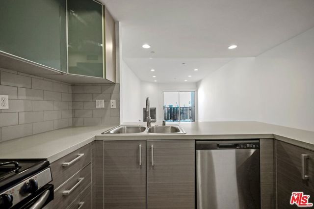 11818 Dorothy Street 303, Los Angeles, CA 90049