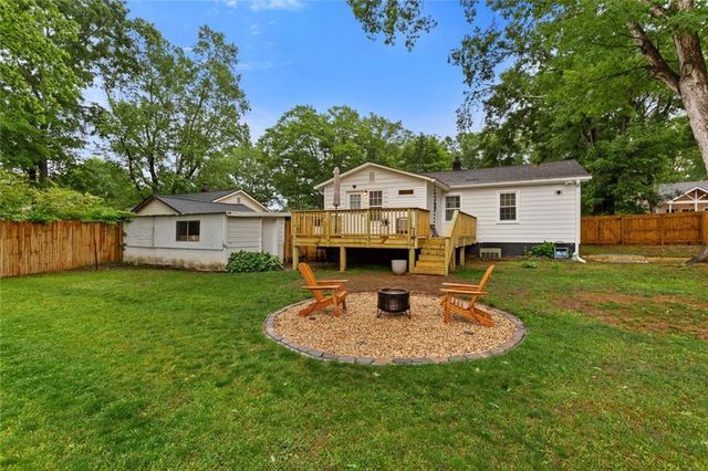 1045 Dell Avenue SE, Smyrna, GA 30080