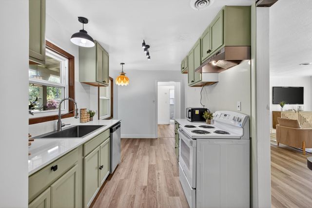1515 Los Molinos Way, Sacramento, CA 95864