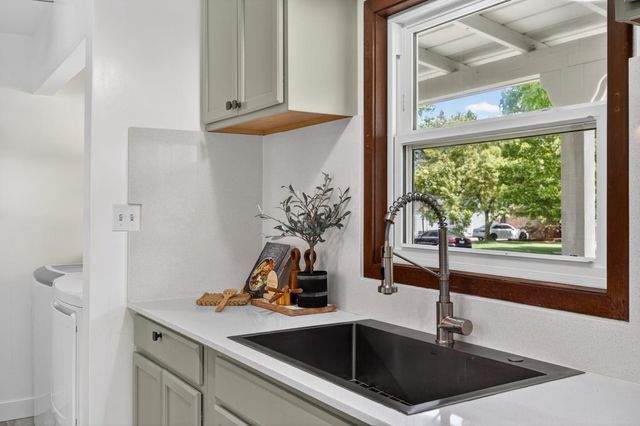 1515 Los Molinos Way, Sacramento, CA 95864