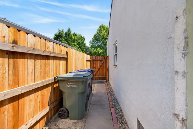 1515 Los Molinos Way, Sacramento, CA 95864